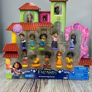 Disney Green and Pink Encanto Action Figures Playset